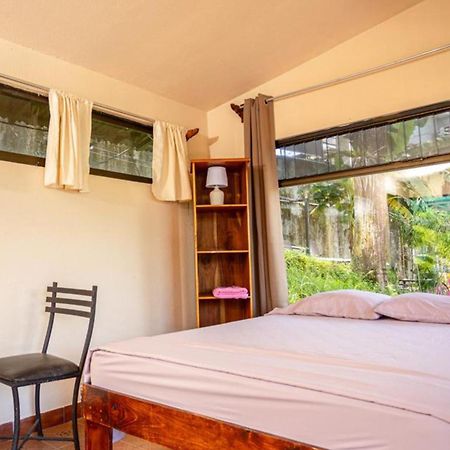Manuel Antonio Hostel Bagian luar foto