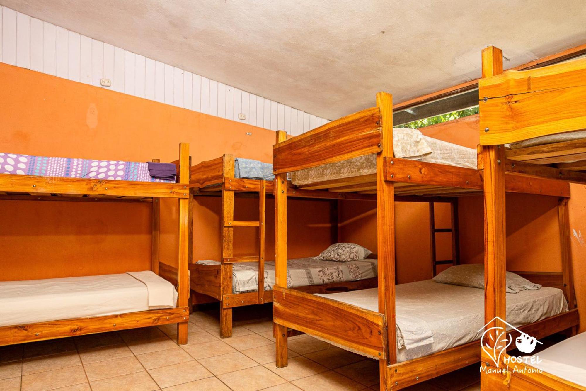 Manuel Antonio Hostel Bagian luar foto