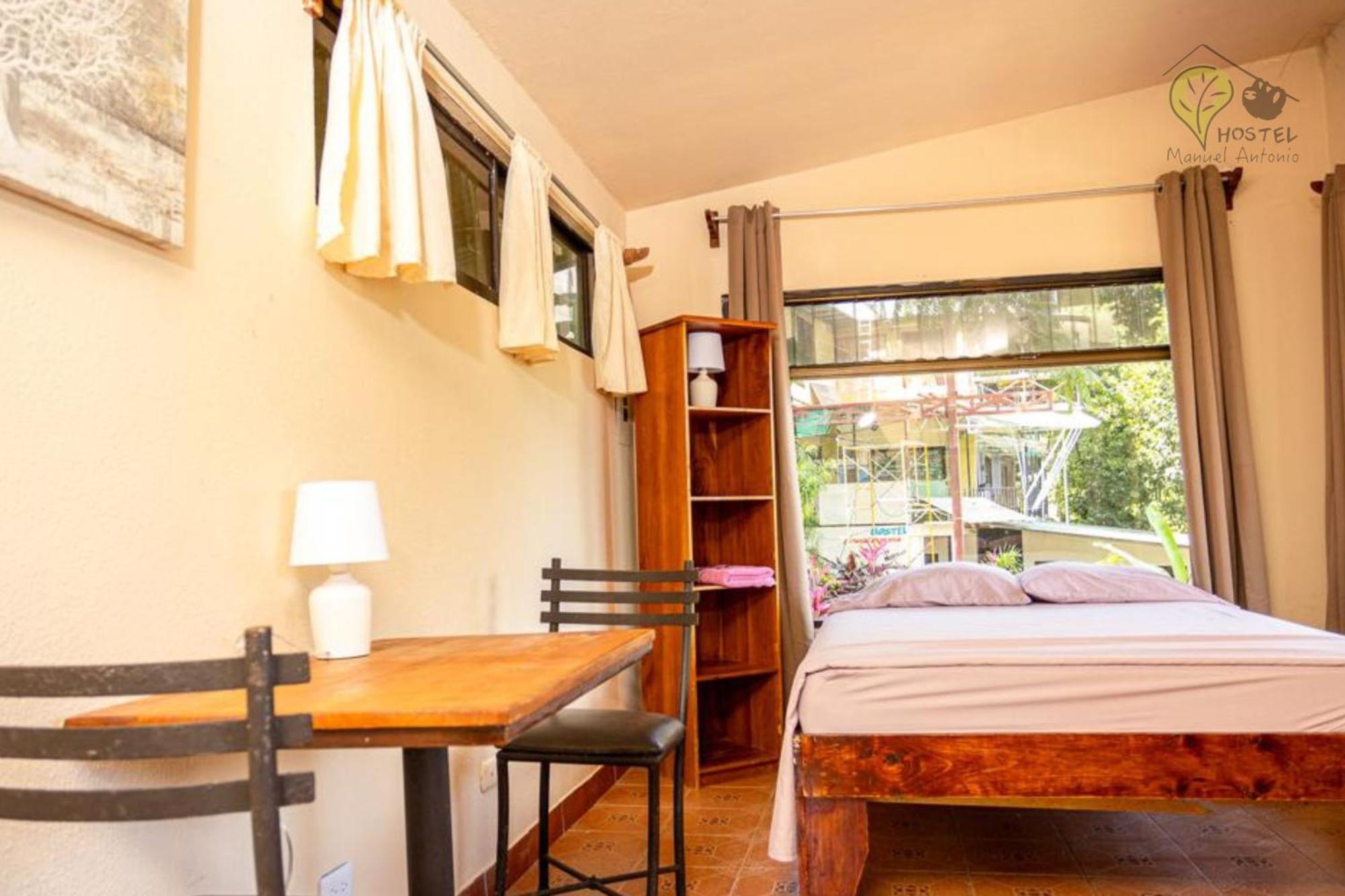 Manuel Antonio Hostel Bagian luar foto