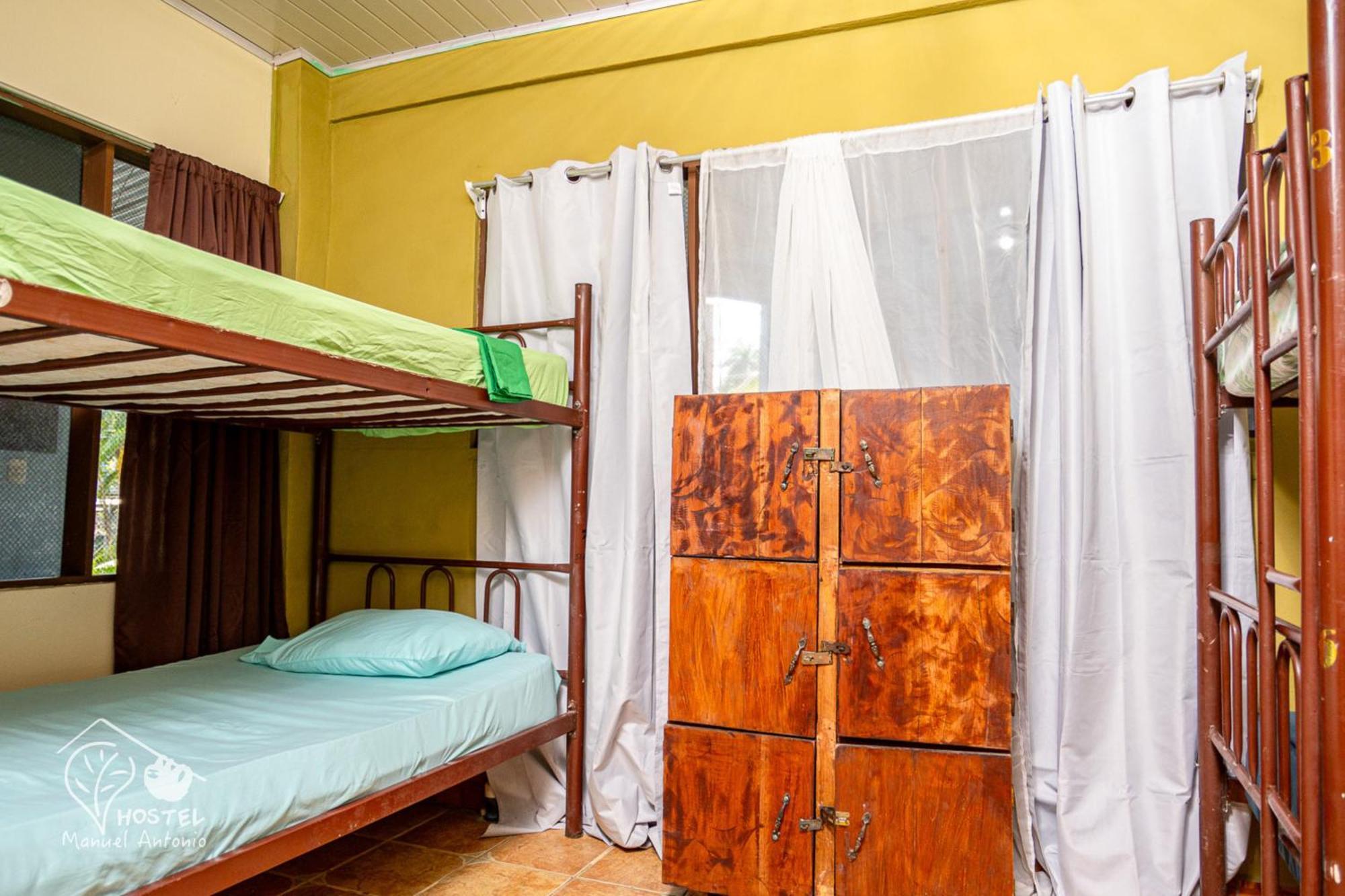 Manuel Antonio Hostel Bagian luar foto