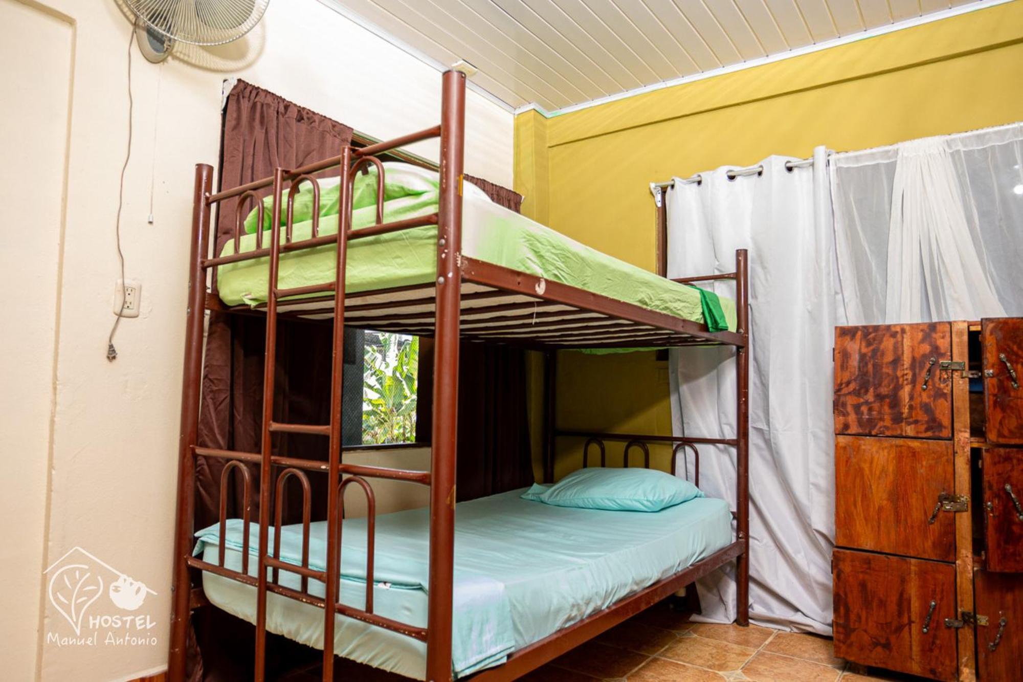 Manuel Antonio Hostel Bagian luar foto