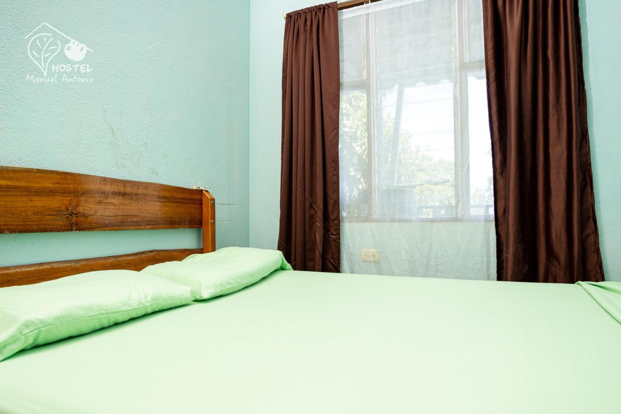 Manuel Antonio Hostel Bagian luar foto