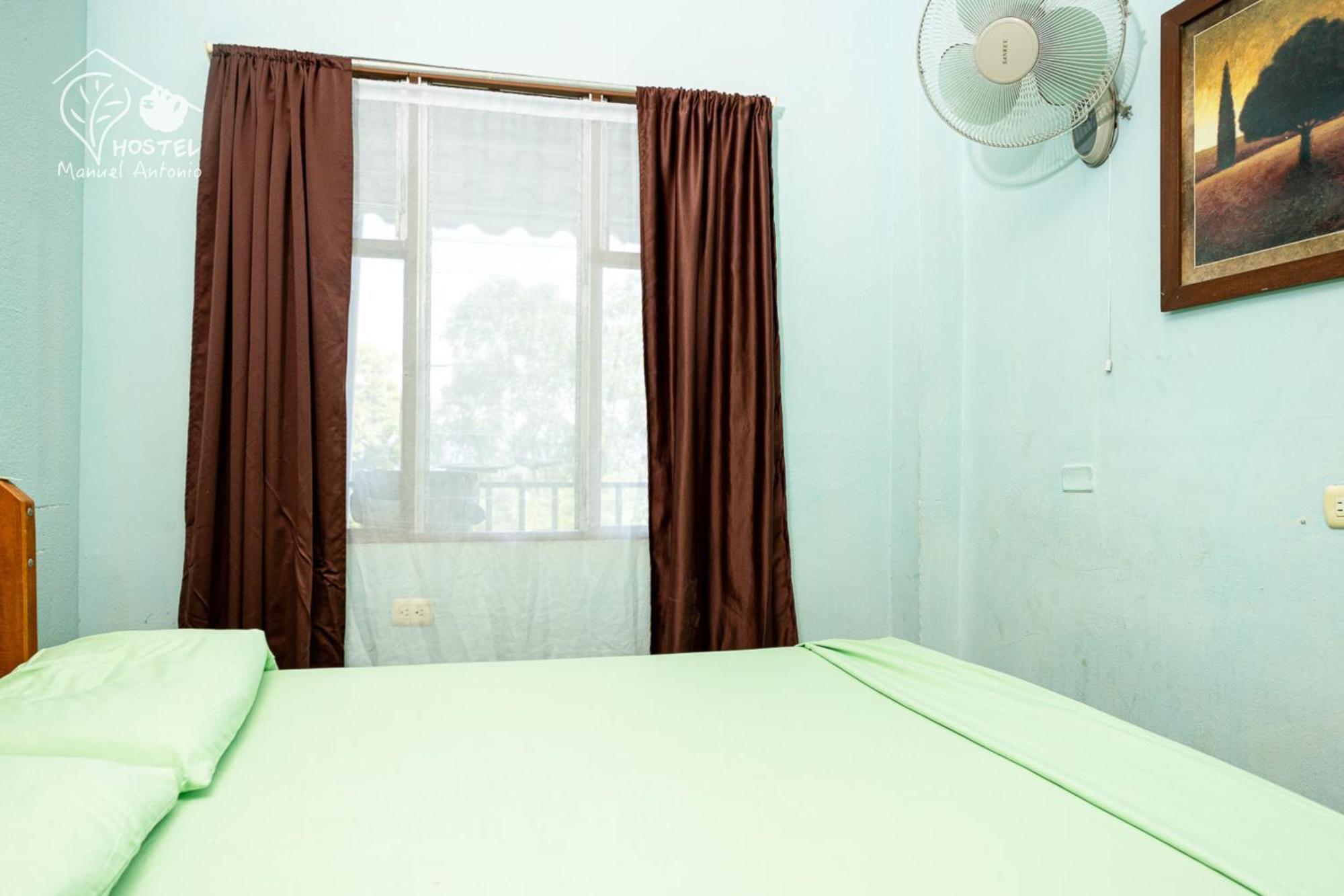 Manuel Antonio Hostel Bagian luar foto