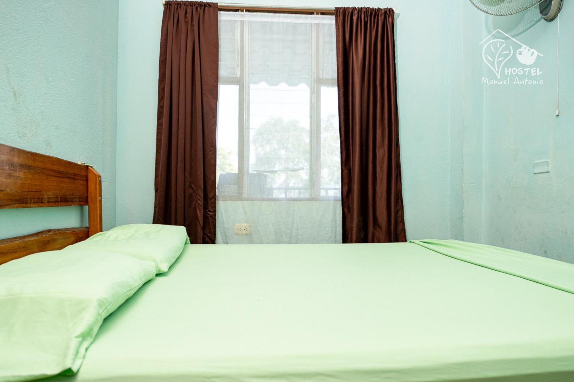 Manuel Antonio Hostel Bagian luar foto