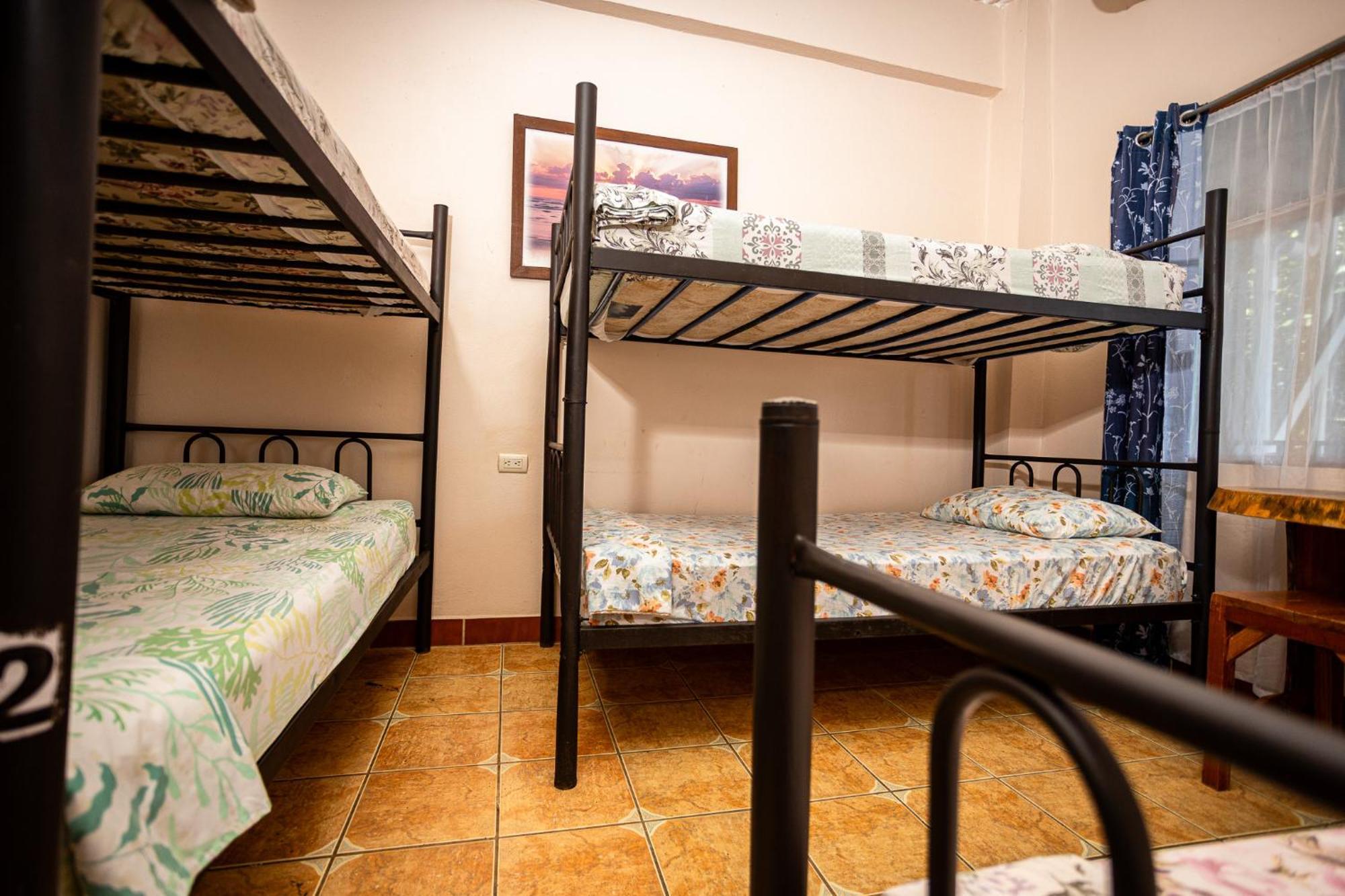 Manuel Antonio Hostel Bagian luar foto