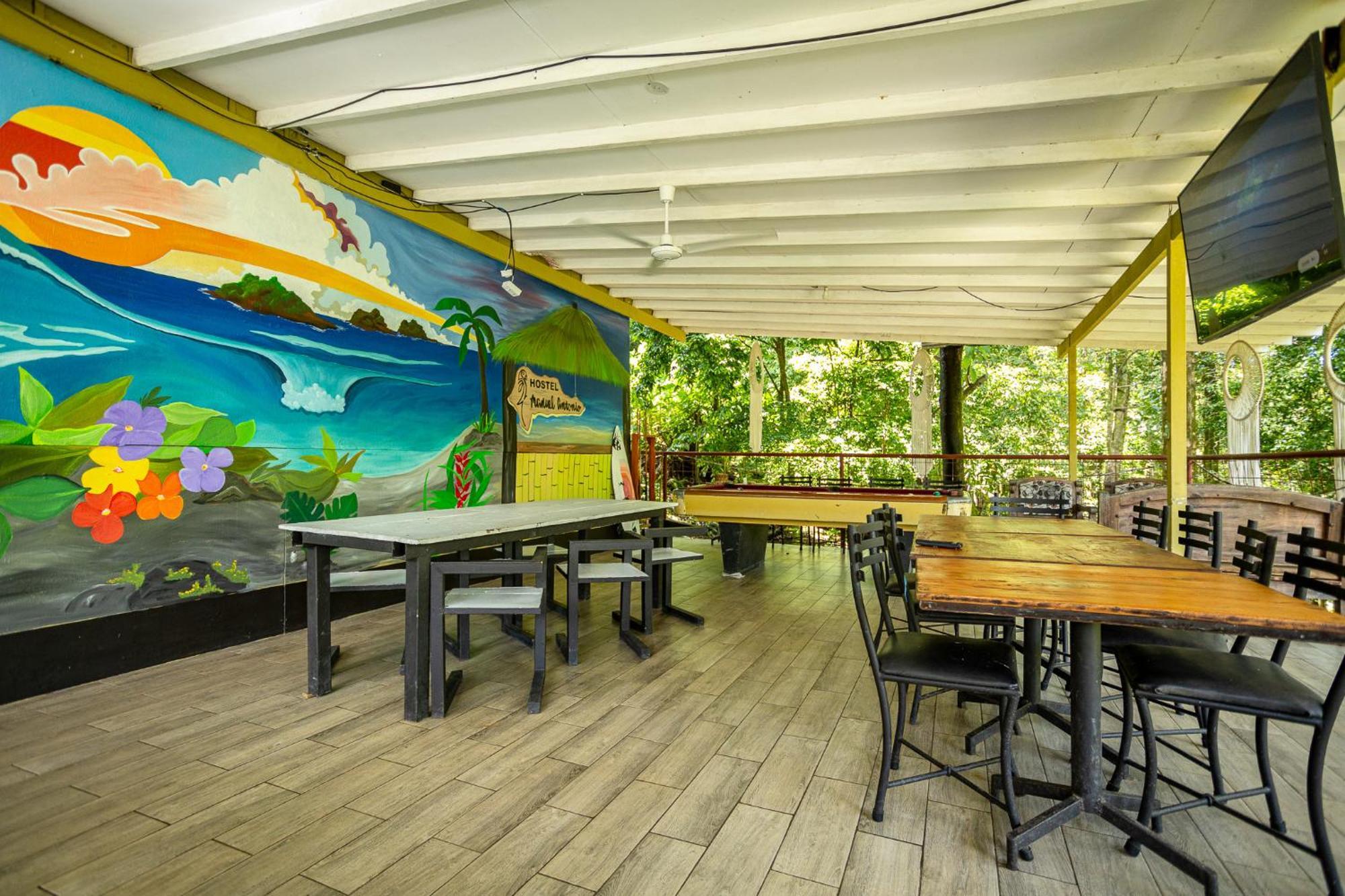 Manuel Antonio Hostel Bagian luar foto